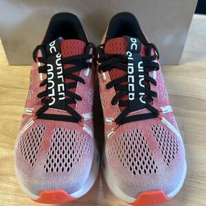 ON Cloudsurfer Women’s 7.5 New